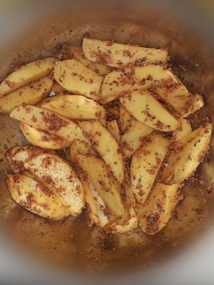 Una foto de Patatas Deluxe (patatas gajo al horno)