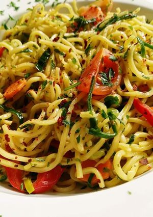 O poză a rețetei Paste chinezești cu legume.