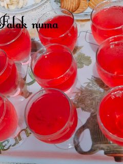 रूह अफजा शरबत(Rooh Afza Sharbat Recipe in hindi) रेसिपी मुख्य फोटो