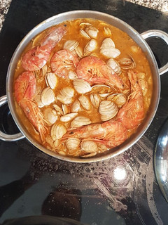 Una foto de Almejas a la marinera con gambón