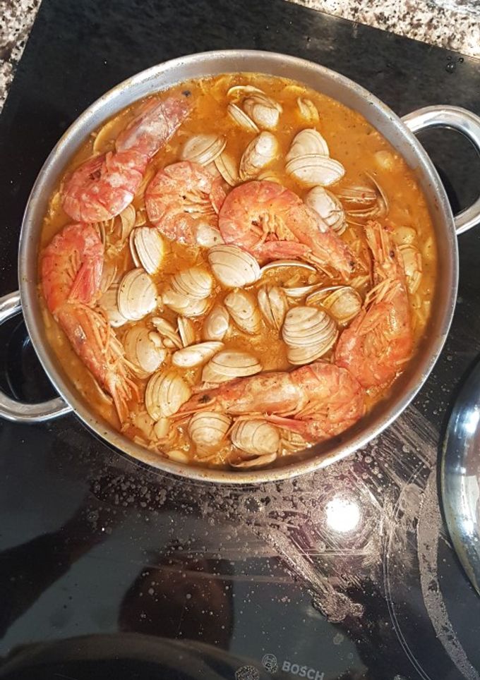 Una foto de Almejas a la marinera con gambón