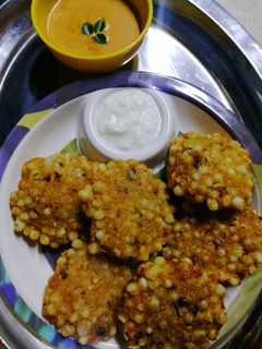 साबूदाना वडा (Sabudana vada recipe in Hindi) रेसिपी मुख्य फोटो