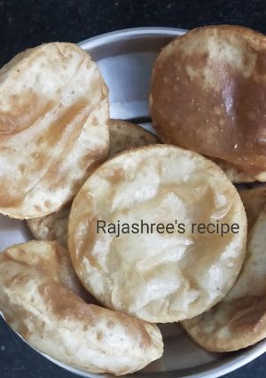 केळीच्या  पुऱ्या (Kelichya Purya Recipe In Marathi) रेसिपी चे मुख्य फोटो 