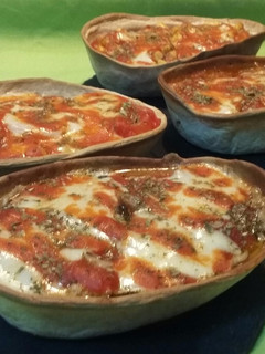 Una foto de Pizza en canastas
