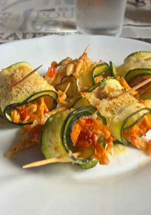 Una foto de Rollitos de calabacín y pollo