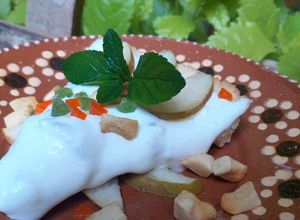 Una foto de Tarta fría con una crema de pera criolla 🍐