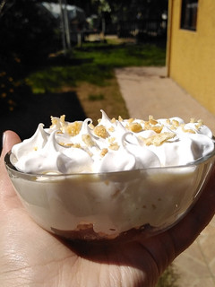 Una foto de Mousse estilo Pie de limón✨ con galleta