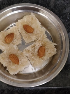 தேங்காய் பர்ஃபி செய்முறை முக்கிய புகைப்படம்