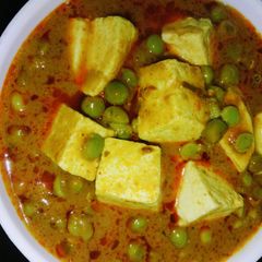A picture of Matar Paneer.