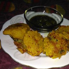 A picture of Aloo matar bonda.