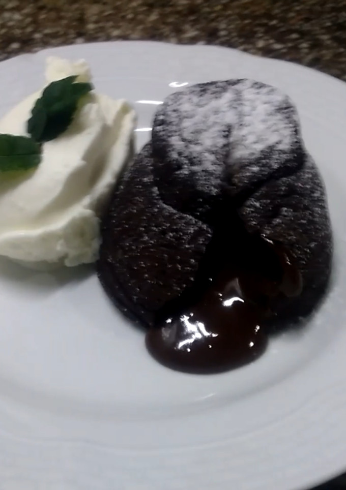 Una foto de Volcán de chocolate. Super rápido y fácil
