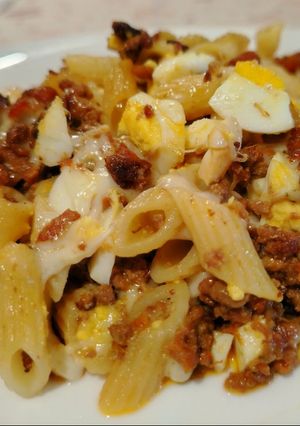 Foto di Pennette al Forno con Bolognese, Provola Dolce e Uova Sode