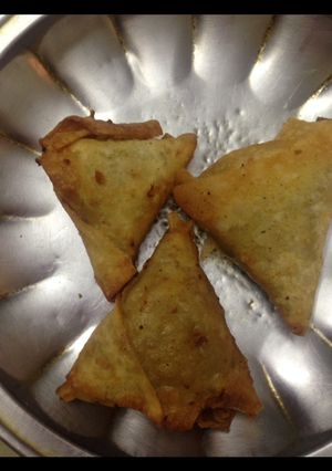 A picture of Aloo samosa.
