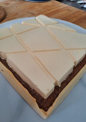 Une photo de Tarte banane datte dulcey