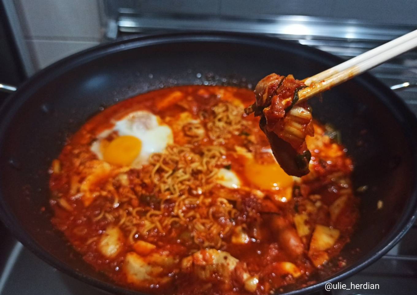 Home made Korean kimchi and tofu soup super easy 💚