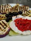 Antipasto di Verdure Grigliate e Olive Nere