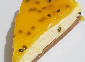 Una foto de Cheesecake de maracuyá