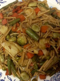 Una foto de Fideos orientales caseros🍜