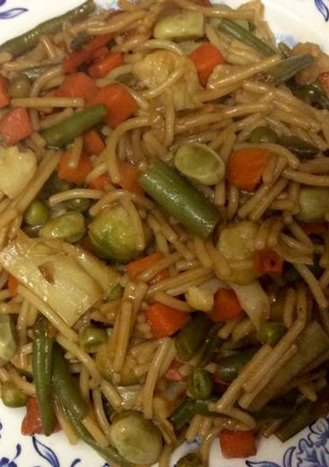 Una foto de Fideos orientales caseros🍜
