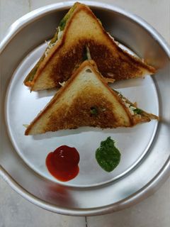 તવા સેન્ડવીચ (Tava Sandwich Recipe In Gujarati) રેસીપી મુખ્ય ફોટો