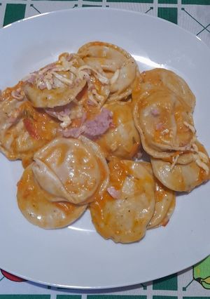 Una foto de Sorrentinos de jamón y queso