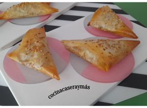Una foto de Samosas de pollo al curry