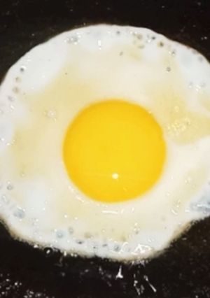 A picture of Half fry Egg.