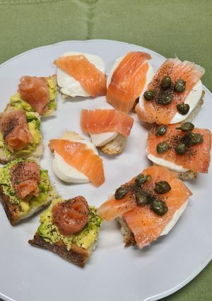 Una foto de 110. Canapés de Salmón Ahumado