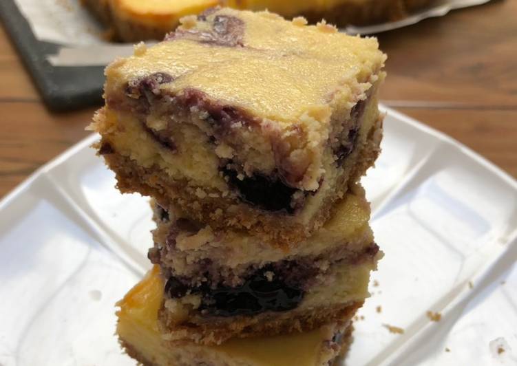 Langkah Mudah untuk Menyiapkan Blueberry Cheese Bars ?? yang Lezat