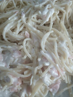 Una foto de Pasta con salmón ahumado (puede ser sin gluten)