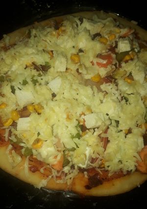 হোমমেড ভেজ পিজ্জা (homemade veg pizza recipe in Bengali) রেসিপির প্রধান ছবি