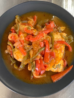 Una foto de Tronquitos de merluza con verduras