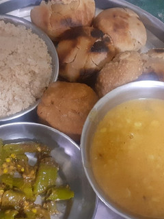 दाल बाटी चूरमा मिर्च के टिपोरे (dal bati churma mirch ke tipore recipe in Hindi) रेसिपी मुख्य फोटो