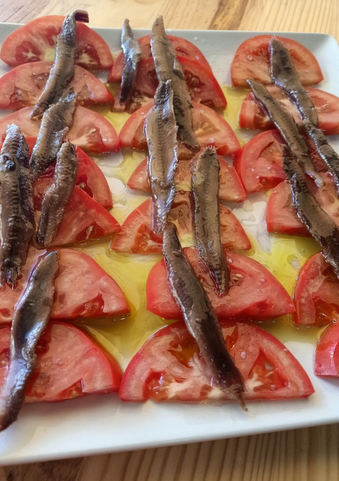 Una foto de Tomate con anchoas
