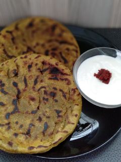 મસાલા વાળા રોટલા (Masala Rotla Recipe In Gujarati) રેસીપી મુખ્ય ફોટો