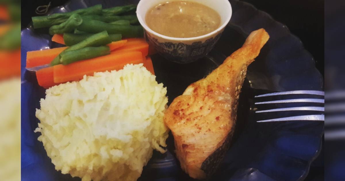 Resep Grilled Salmon With Creamy Mashed Potato and Steak Sauce oleh