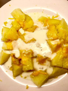 Una foto de Patatas con queso cheddar y nata agria🥔🧀🍶 (en 10 minutos)