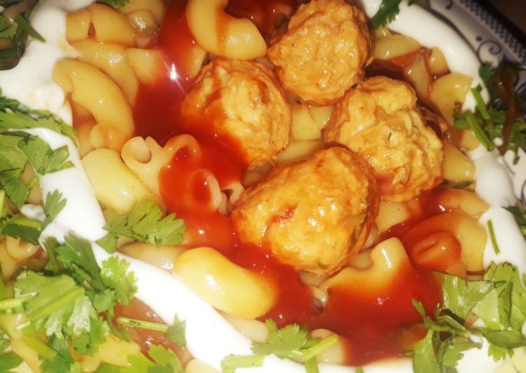 Chicken balls sauce in macronis