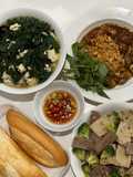 Cơm nhà với cút lộn sốt me, giò bò giò nấm xào bông cải xanh, canh rau ngót đậu phụ thịt băm