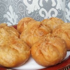 A picture of Crispy kachori.