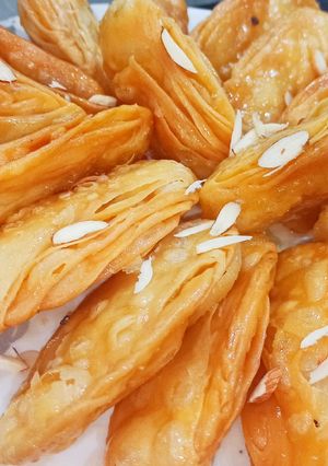 खाज़ा / चिरोटे (Khaja/ Chirote recipe in hindi) रेसिपी मुख्य फोटो