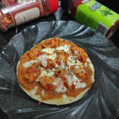 A picture of Cheesy Mini Macaroni Pasta Pizza.