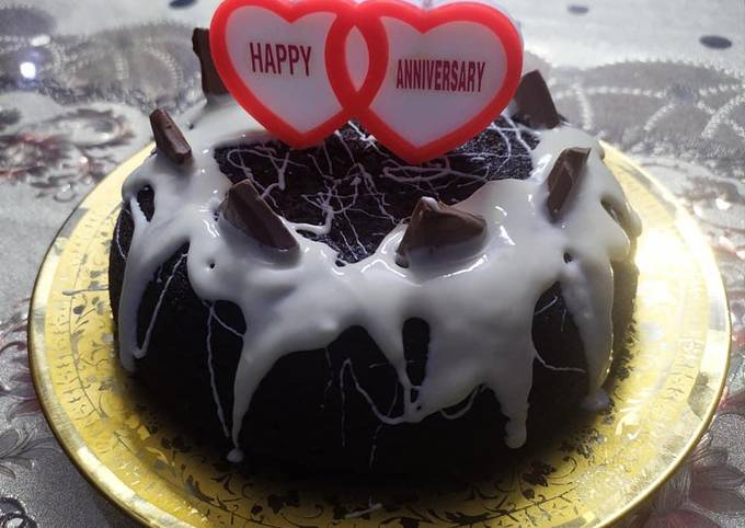 Recipe of Super Quick Oreo chocolate biscuit cake no oven eggless kadhai