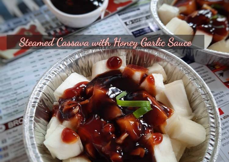 Cara Gampang Membuat Steamed Cassava with Honey Garlic Sauce yang Lezat Sekali