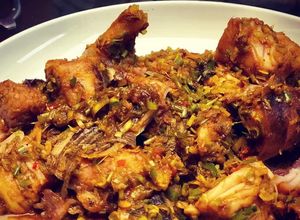 Hình của món Cá đuối xào sả nghệ.