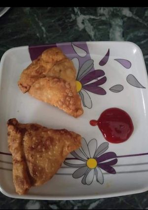 समोसा (Samosa recipe in hindi) रेसिपी मुख्य फोटो