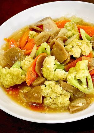 Foto resep Tumis Kembang Kol Wortel dan Bakso