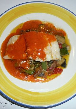 Foto principal de Bacalao confitado sobre pisto manchego con pil pil rojo