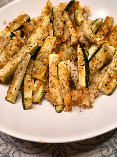 Parmezános zöldfűszeres cukkini snack recept fotója