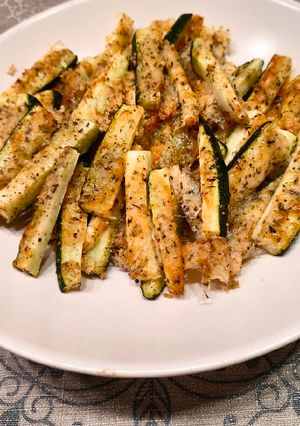 Parmezános zöldfűszeres cukkini snack recept fotója